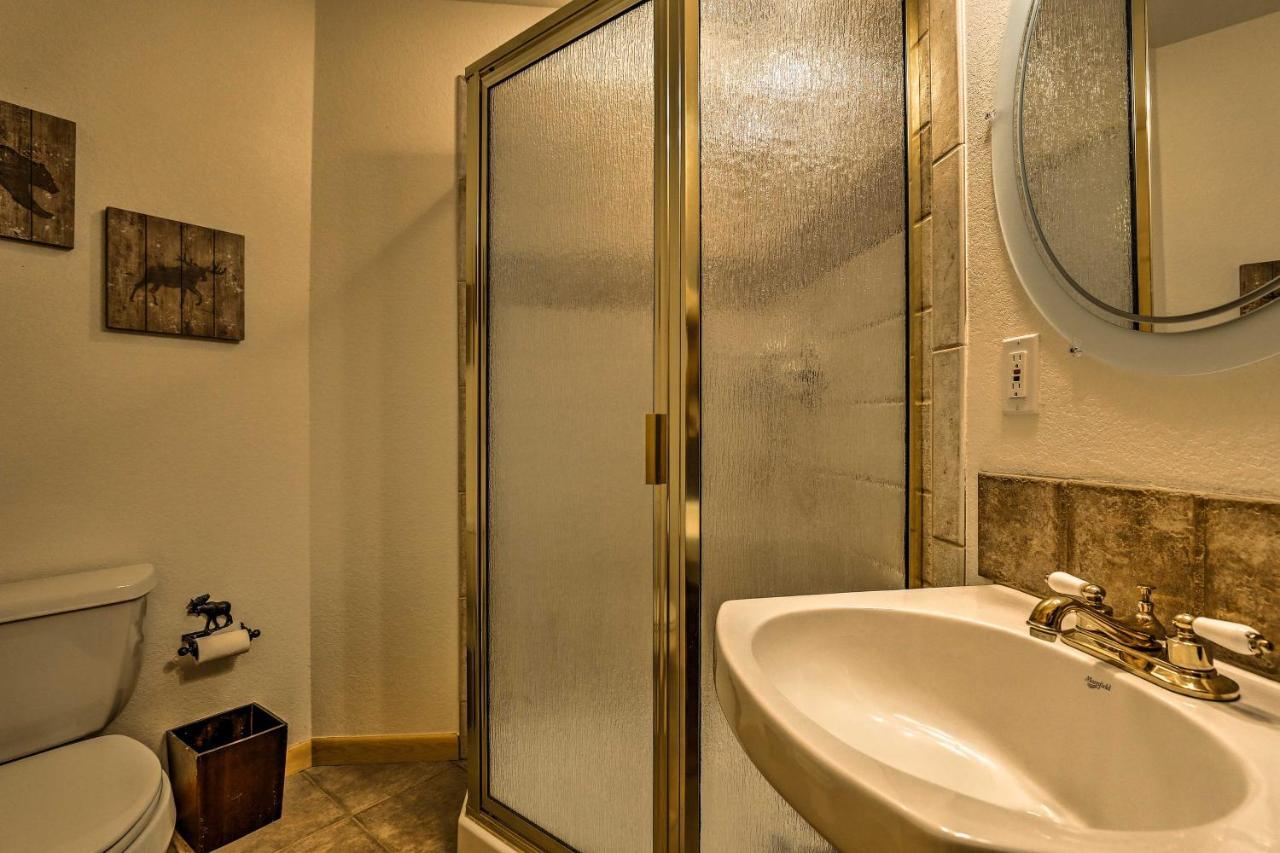 Mountain-View Condo With Deck Walk To แกรนด์เลค ภายนอก รูปภาพ